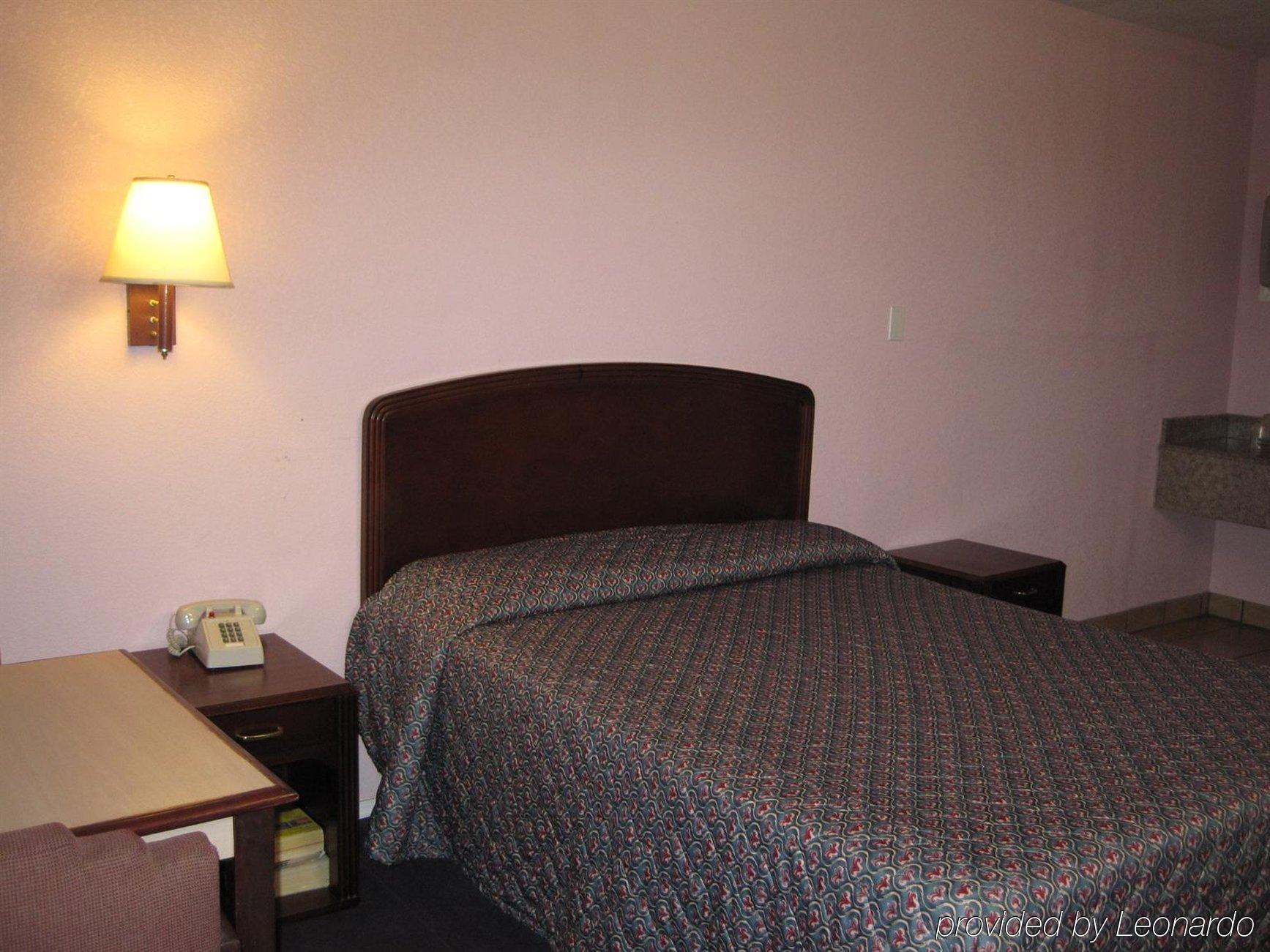 Pinn Road Inn And Suites Lackland Afb And Seaworld San Antonio Room photo