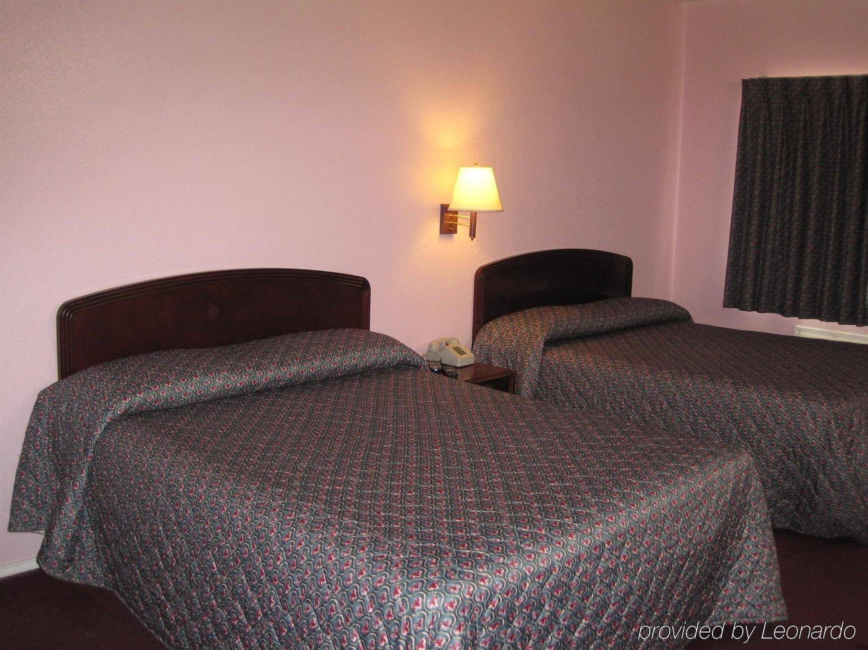 Pinn Road Inn And Suites Lackland Afb And Seaworld San Antonio Room photo